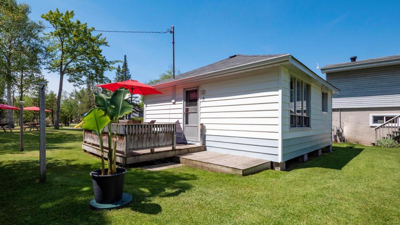 Bel Air Cottages And Motel Sauble Beach Exterior photo
